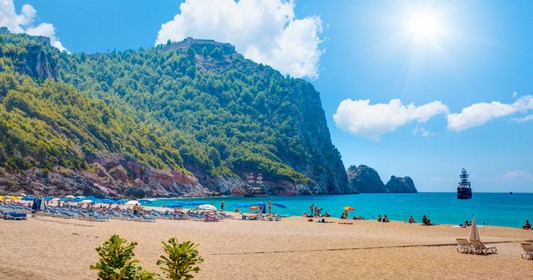 Guide-to-Cleopatra-Beach-in-Alanya