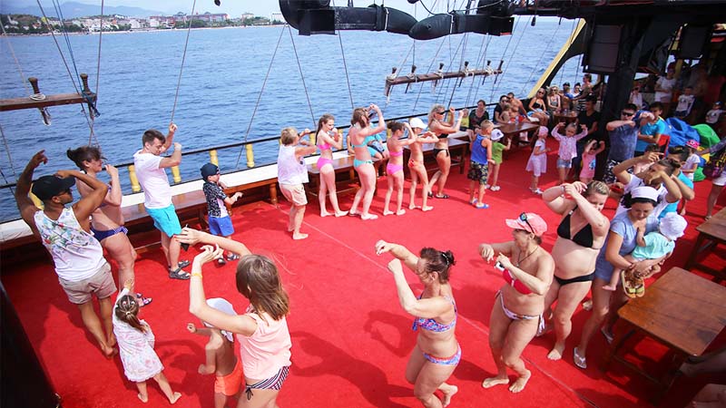 alanya pirate boat trip foam