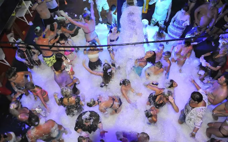 mahmutlar night foam party