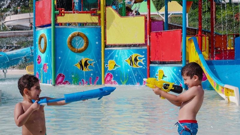 aquapark tour from side