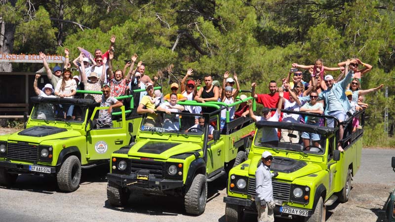 green jeep safari