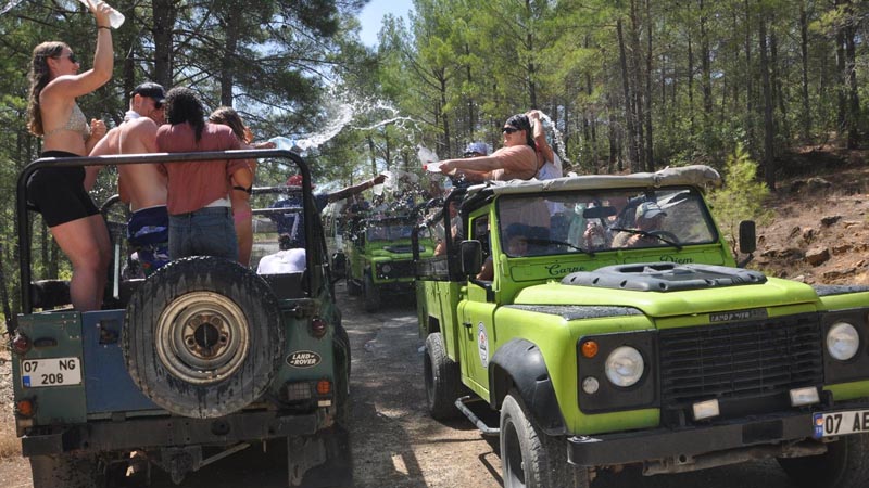 water game jeep safari