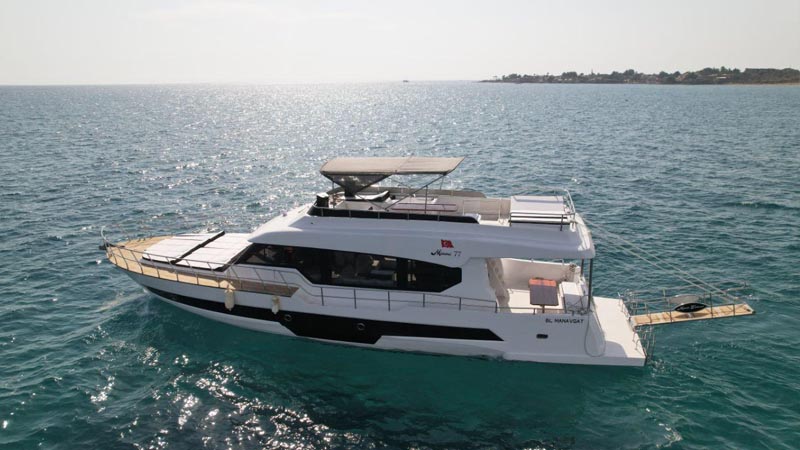 rent a yacht in side