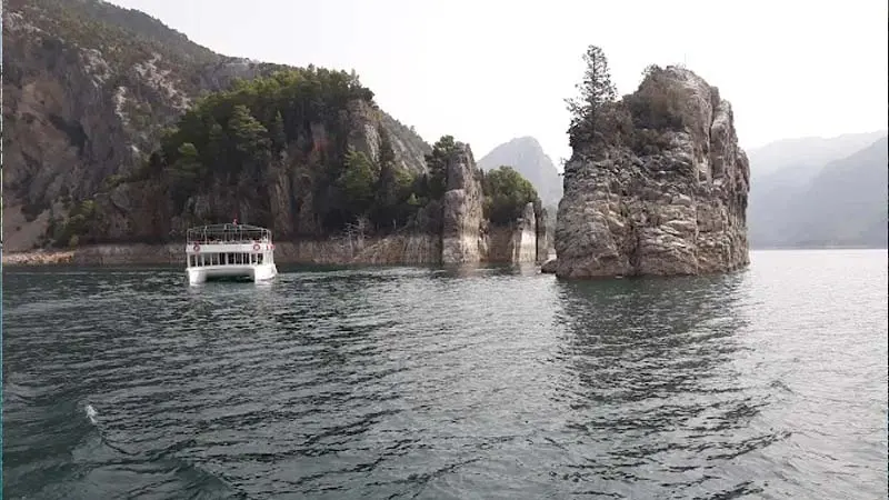 catamaran-tour-green-canyon