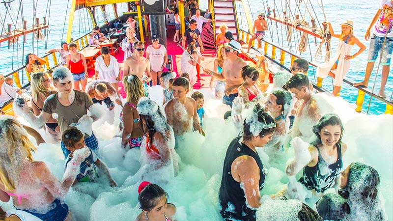 okurcalar foam party boat