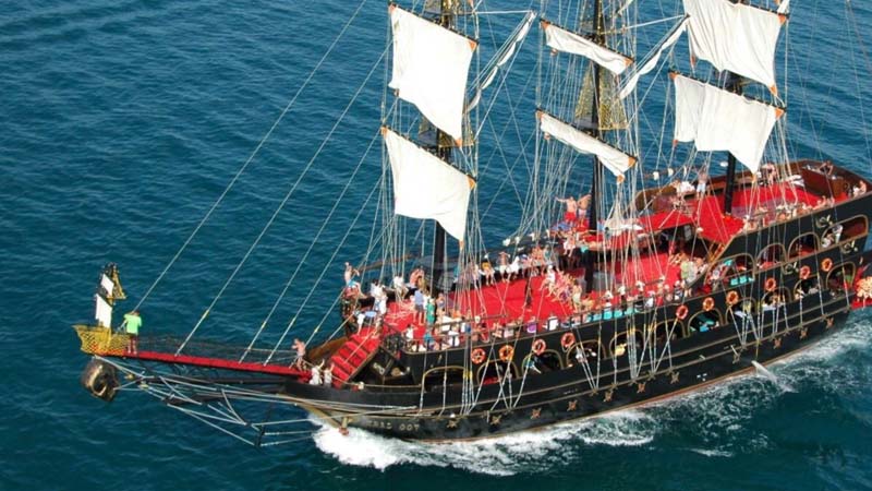 rainbow pirate boat okurcalar