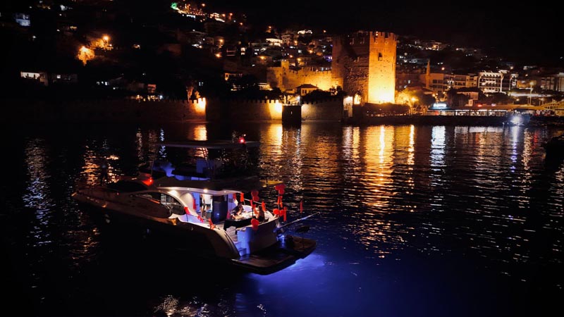romantic dinner on yacht in alanya