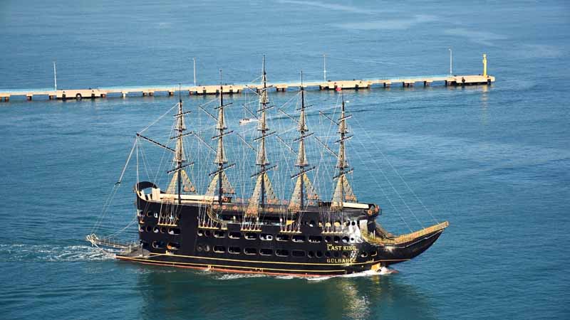 alanya biggest pirate boat